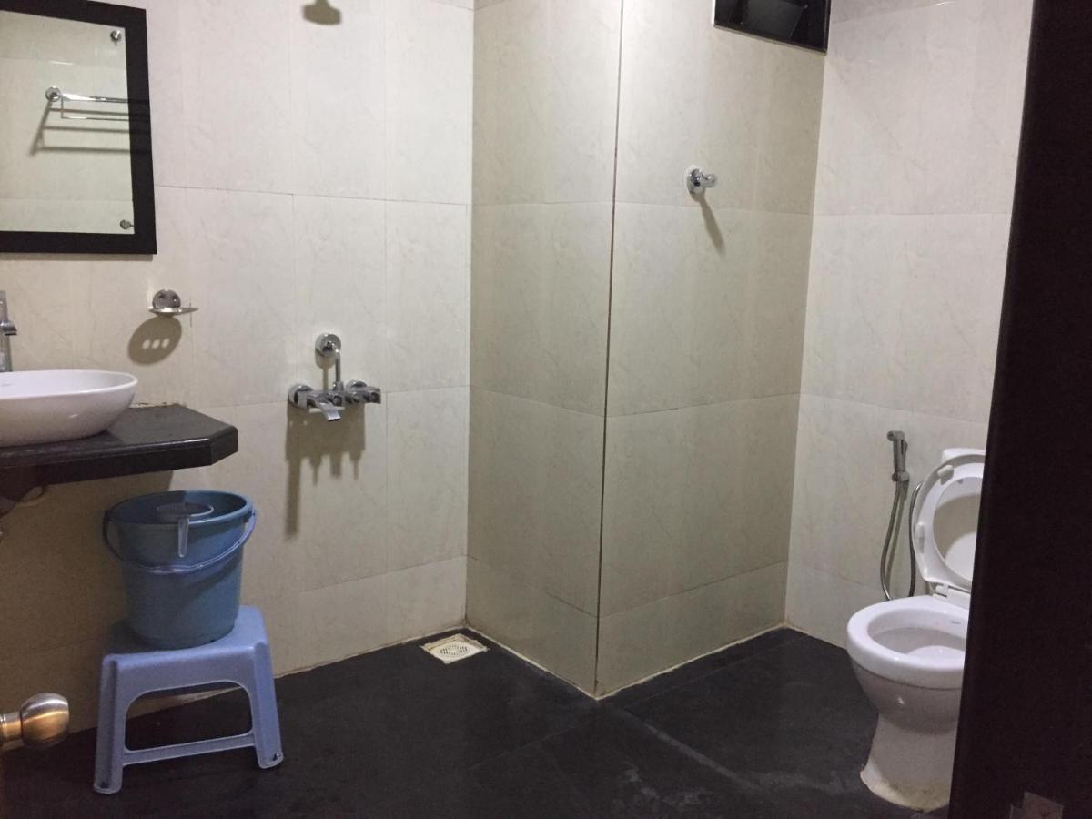 Hotel Green Park Suites Manipal Bagian luar foto