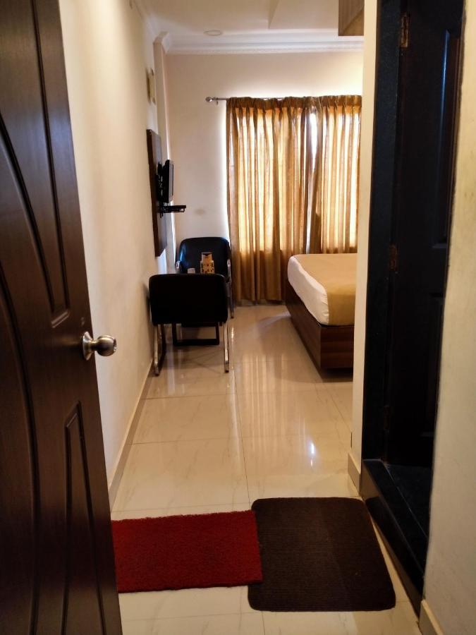 Hotel Green Park Suites Manipal Bagian luar foto