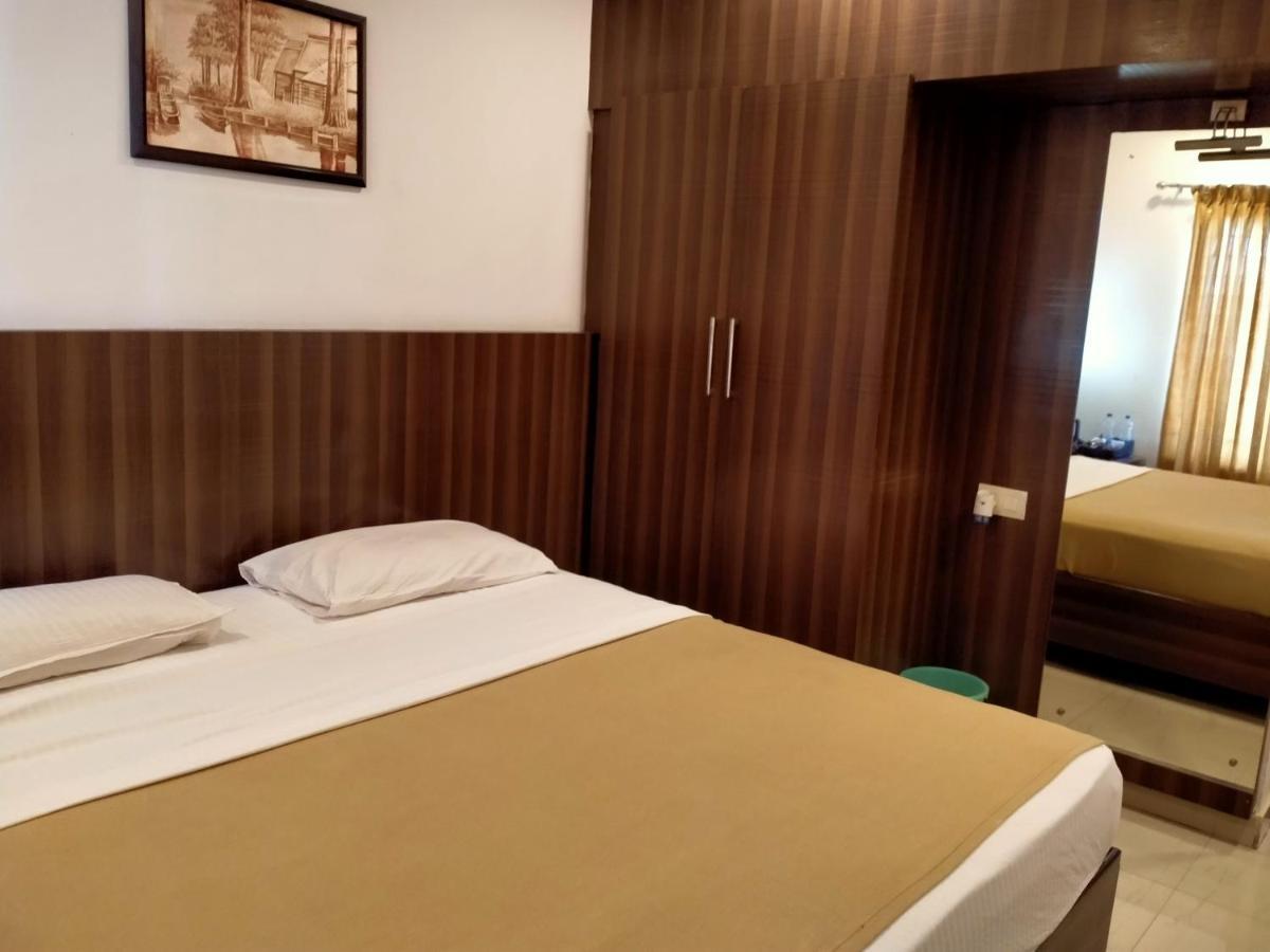 Hotel Green Park Suites Manipal Bagian luar foto