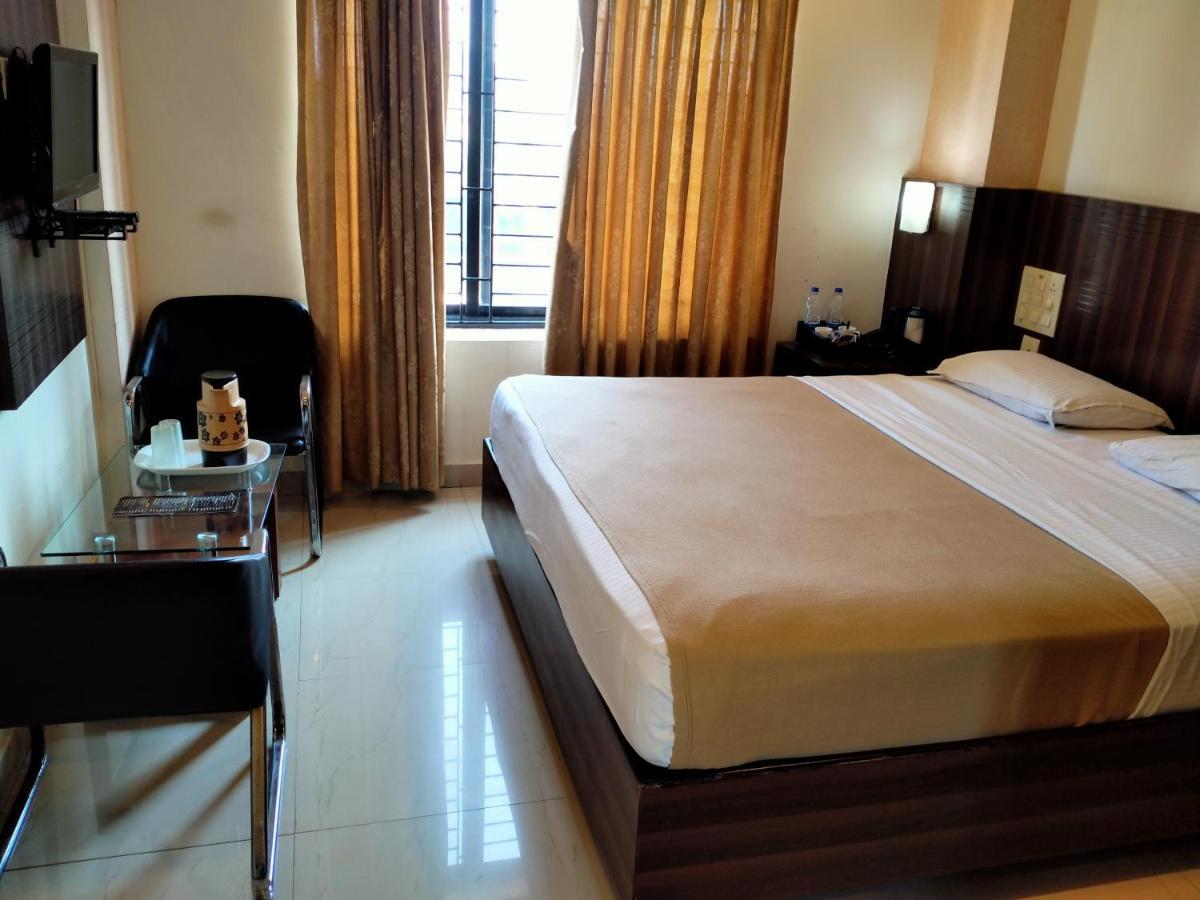 Hotel Green Park Suites Manipal Bagian luar foto