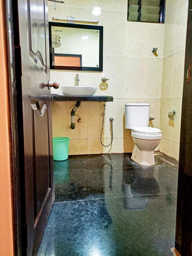 Hotel Green Park Suites Manipal Bagian luar foto
