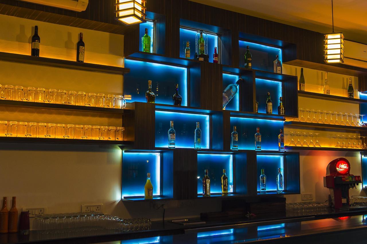 Hotel Green Park Suites Manipal Bagian luar foto