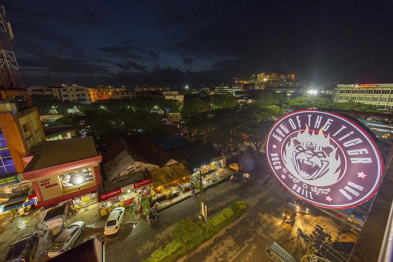 Hotel Green Park Suites Manipal Bagian luar foto